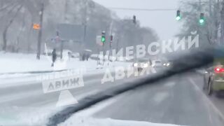 У столиці сьогодні складно і небезпечно на дорогах: багато ДТП