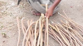 Unik proses pembuatan keranjang dari cabang pohon