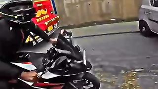 Raod_cross_ke_liye_straggle_????__@aalyanvlogs1299_#shorts_#viral_#bike_#ktmbike_#viral_#ldakhride(480p).
