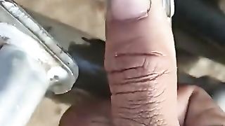 bike_me_engine_oil_ke_जगह_water_discharge_#shorts_#video_#viral(480p).