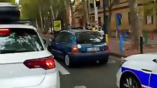 Et_c'est_le_feu_rouge_!_????_#shorts_#police_#viral(240p).
