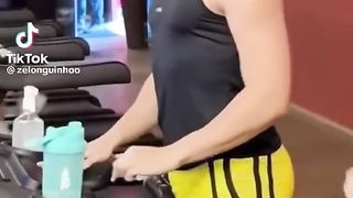 Video _ Spor Salonunda Kızla Dalga Geçen Koca Yürekli Abimiz..