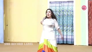 Maryam_Khan_Stage_Performance_-_Aggan_Lagiyan_Punjabi_Song,_Naseebo_Lal_-_SMB