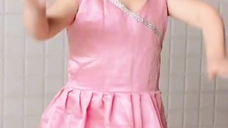 Smal girl nice danc