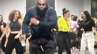 AMADOUUU MAMADOUUU EN SALLE DE FITNESS EN TUNISIE WOOOW