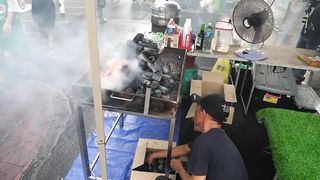 대왕 문어구이, 코타키나발루 야시장 줄서는곳! Giant grilled octopus in Kota Kinabalu.