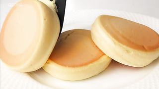 Fluffy and Delicious Japanese street food! $1 Cheap ingredients! Easy homemade Souffle pancake 2