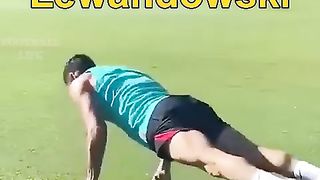 Ronaldo_vs_Messi_vs_Lewandowski_-_Push-up_Challenge_????#shorts(480p).