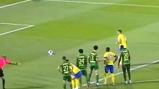 Cristiano_Ronaldo_highlights_#cristianoronaldo_#soccershorts_#soccer_#penalty_#cr7_#ronaldo_#shorts(480p).
