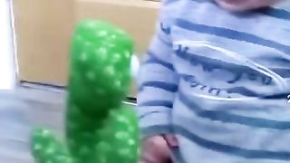 4 mars 2023 cute babies playing with dancing cactus hilarious