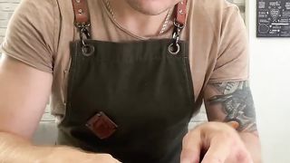 Курица с беконом на шпажках