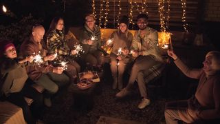 "Traditional Christmas: Decor, Cooking, and Family Bliss ????️????"