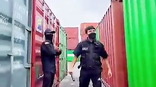 Money_Heist_Vs_Police____72.0_#parkour_#moneyheist_#bubblesgangz_#bubblesmotion_#escape_#short(360p).