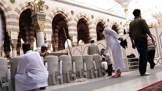 زم زم کے پانی میں نبی کریم کا جھوٹا بھی شامل ہیں
