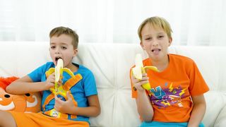Vlad and Niki play with Monkey See Monkey Poo Fun Toy Story