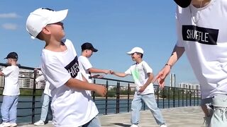 Мальчик Повторил Танец Monster ---- Neon Mode ----(1080P_HD).mp4