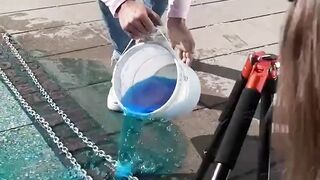 Water chains splash