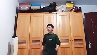 Kid breaks down while breaking it down Crazy Clips