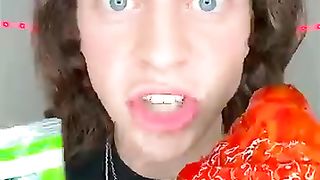 Giant_Spicy_Chicken_Wing!__????(360p).