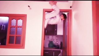 ٹرین میں سوار اور ریلوے اسٹیشن پر
