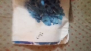 پودوں کے بیج لگاتے ہوئے