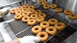 Donuts sold out every day! American style Donut Master -