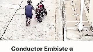 Conductor_embiste_a_asaltante_varias_veces_y_frustra_robo_-_N_(360p).