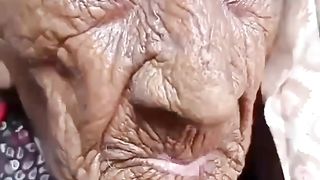 Very very old lady