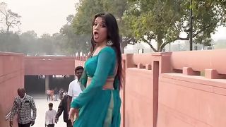 Dil gya bich bajar mai ❤️???? #karismakapoor #krishna #ytshorts #viral #dance #ytshorts #youtube.