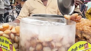 Trying Indian Street Food in Delhi
