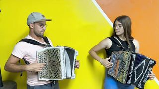 The modinha where Maria comes from is very well played by these two artists.