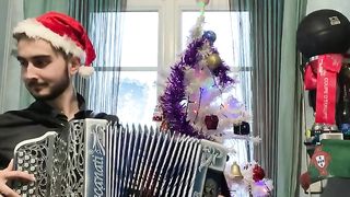 Dylan Gomes  a tocar muito bem a modinha do natal.