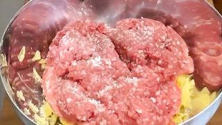 Лепешки с мясом и картофелем