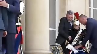 Regardez Ce video 1005