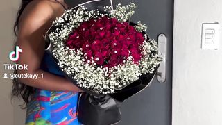 RIGHT WAY TO GIVE FLOWERS ????