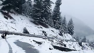 Zameen oor li hay baraf ki chadar