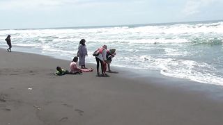 BERMAIN DIPANTAI SANGAT INDAH