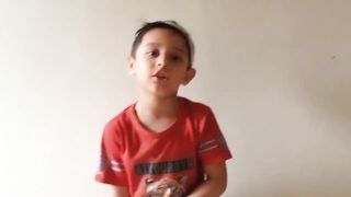 چھوٹا سا بچہ پر کام بڑوں والے
