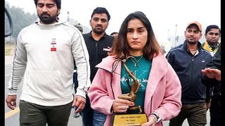 Protest against  harassment, Indian women athletes return medals.