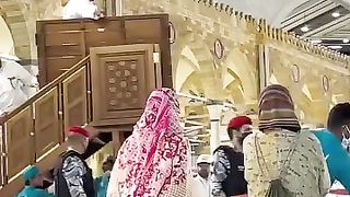 Jab koi Khana Kaba kay andar jata hay