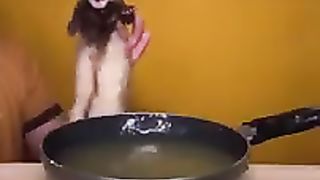Ce_furet_est_un_grand_chef_cuisinier_!_#shorts_#funny_#furet_#animals(240p).