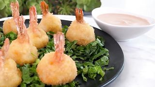 Super Crunchy Fried Shrimp Balls & homemade Yum Yum dipping sauce! Easy to make!