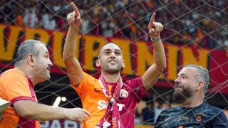 ???? AMAZING! Hakim Ziyech Announced in front of 50,000+ Galatasaray Fans
