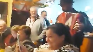 Hier, la soirée du réveillon du Nouvel An a été très animée.