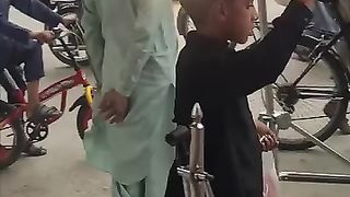 A balloon seller child donates for Palestine