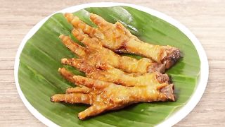 Ceker ayam goreng