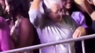 SUA AVO SABE DANÇA?