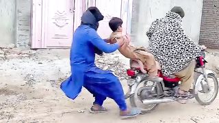Dako nay bachay ko utha lia#india #tranding #stetus #shortviral #pakistan Bachi khai mein gai#india #tranding #shortviral #shorts#islamicvideo