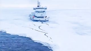 दुनिया का सबसे शक्तिशाली Icebreaker ship। #ship #icebreaker #shorts #ytshorts #amitrajfacts.