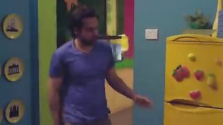 Lazy_Lad_-_Full_Song_Ghanchakkar_Emraan,Vidya_Amit_Trivedi_Richa_Sharma(360p).
